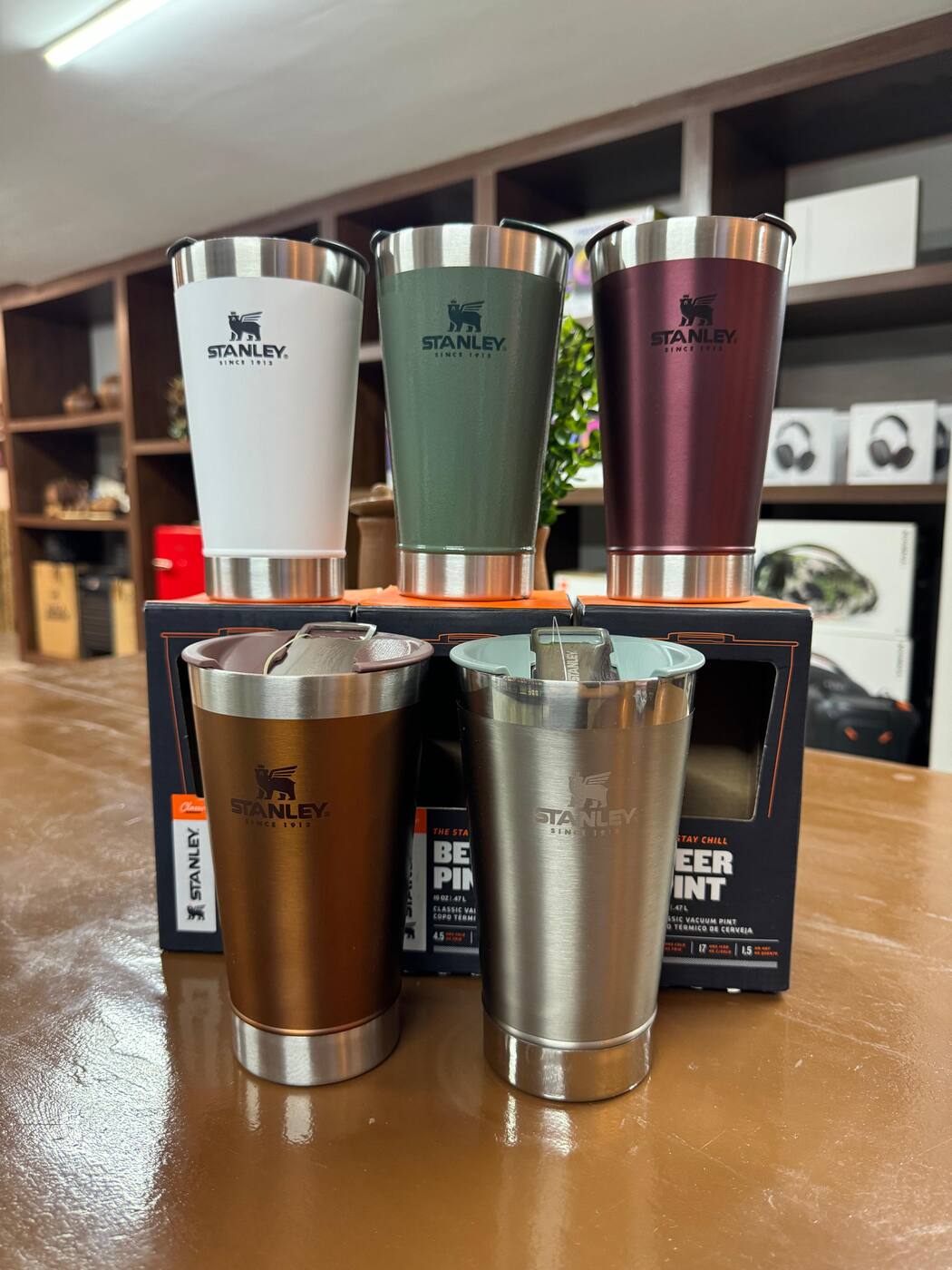 Linha de copos térmicos Stanley em várias cores na PB Imports
